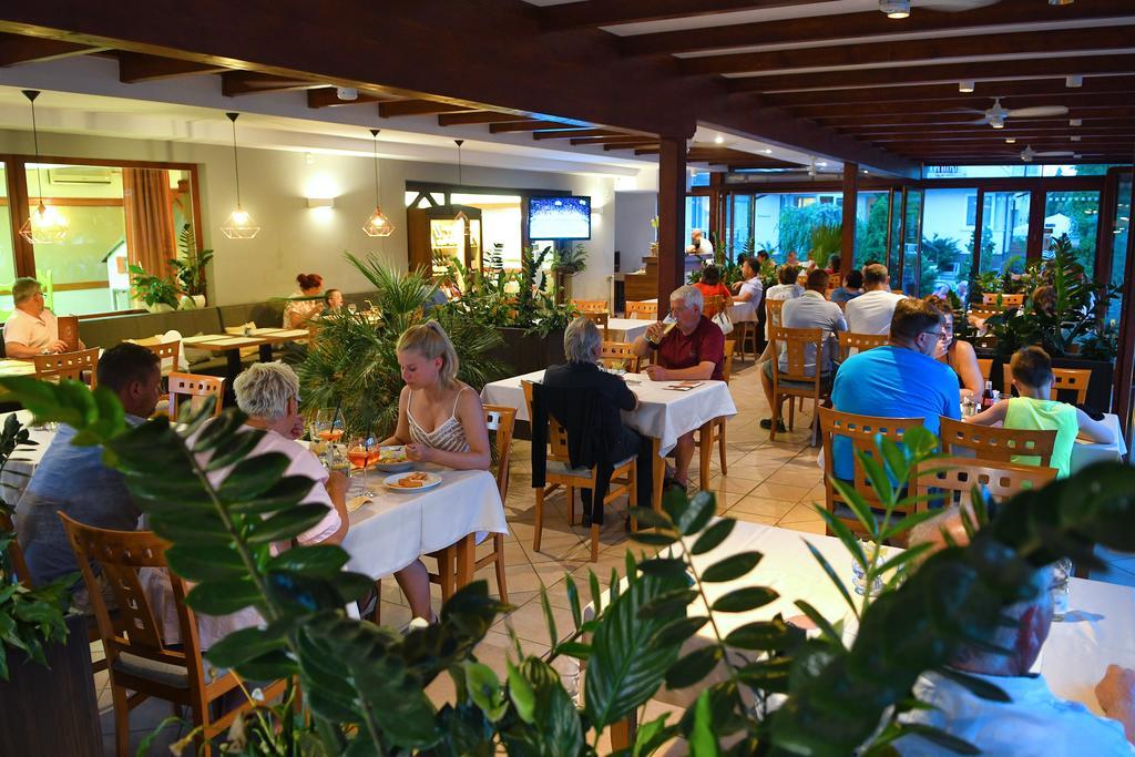 Hotel Diana Siofok Exterior photo